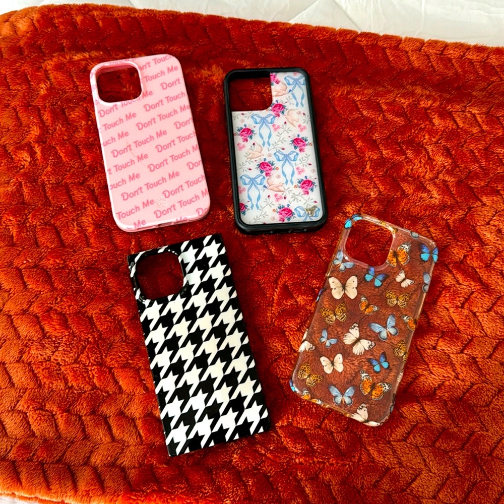 4 iPhone 13 Pro Max cases.